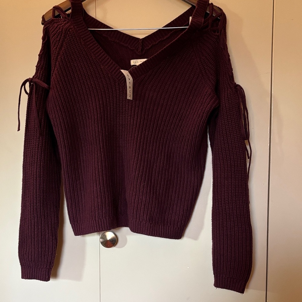 NWT La Hearts (PacSun) Burgundy V-Neck Sweater Straps On Arms Size Small